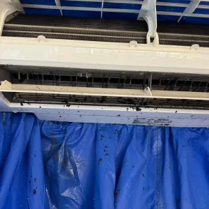 nettoyeur de climatisation dans le var. AGS entreprise spécialisée dans l'entretien le nettoyage et la maintenance de climatisation réversibles dans tout le département du var